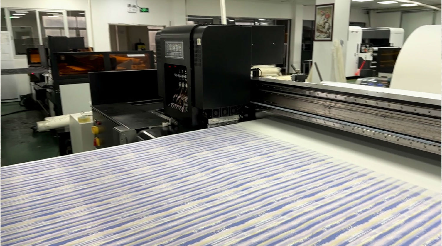 影(yǐng)響數碼印(yìn)花機打印(yin)圖案邊緣(yuan)清晰度的(de)因素