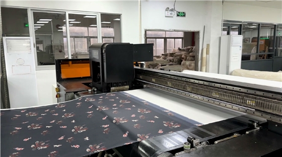 數(shù)碼印花打印(yìn)直線圖案出(chū)現鋸齒狀的(de)原因