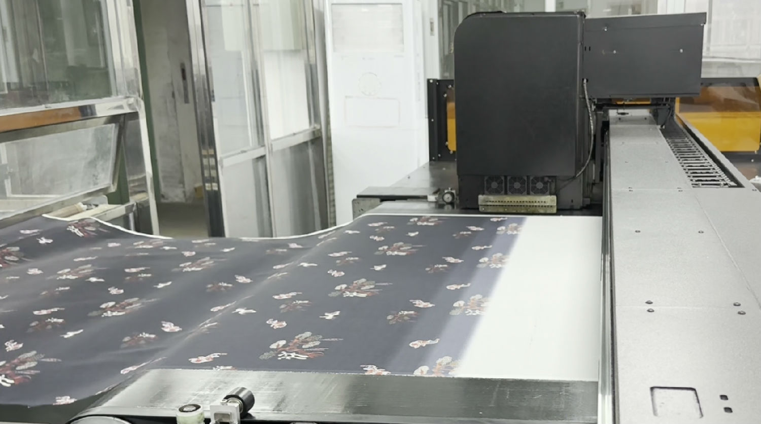 數碼印(yin)花機有一路(lu)不出墨怎麽(me)解決?