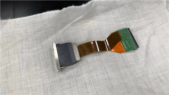 數(shu)碼印花機墨水幹(gan)在噴頭上如何清(qīng)洗?