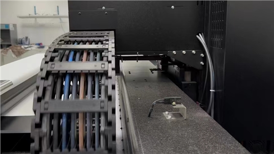 數碼(ma)印花機(ji)導軌保(bao)養的步(bu)驟